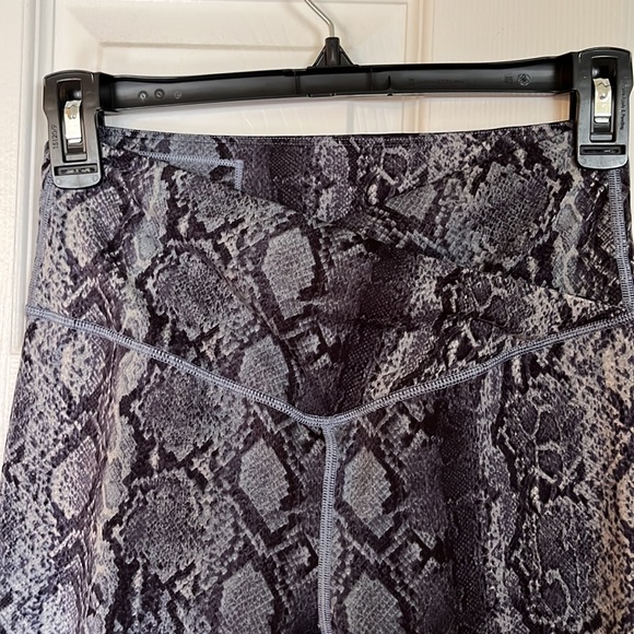 Victoria’s Secret On Point Live leggings - Picture 3 of 5